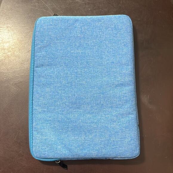 MacBook Air 13”3 shell and blue soft case - Picture 4 of 5